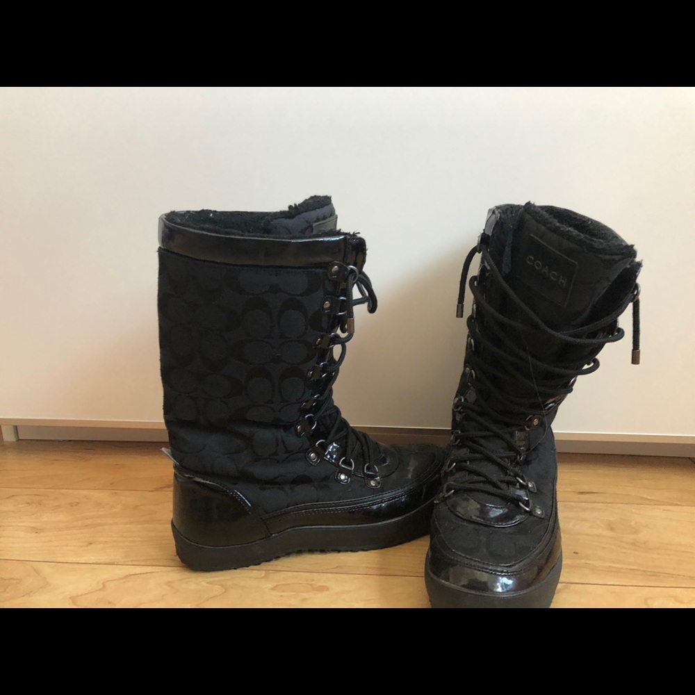 Snow boots - Picture 1 of 3